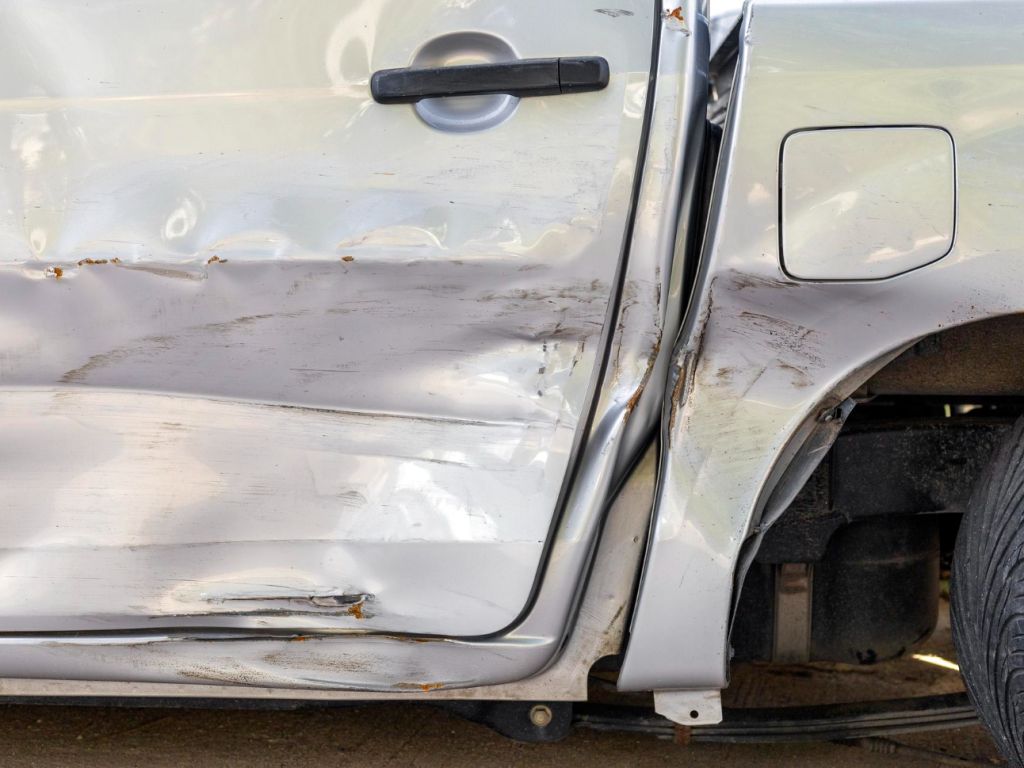 accidente lateral en una furgoneta de alquiler